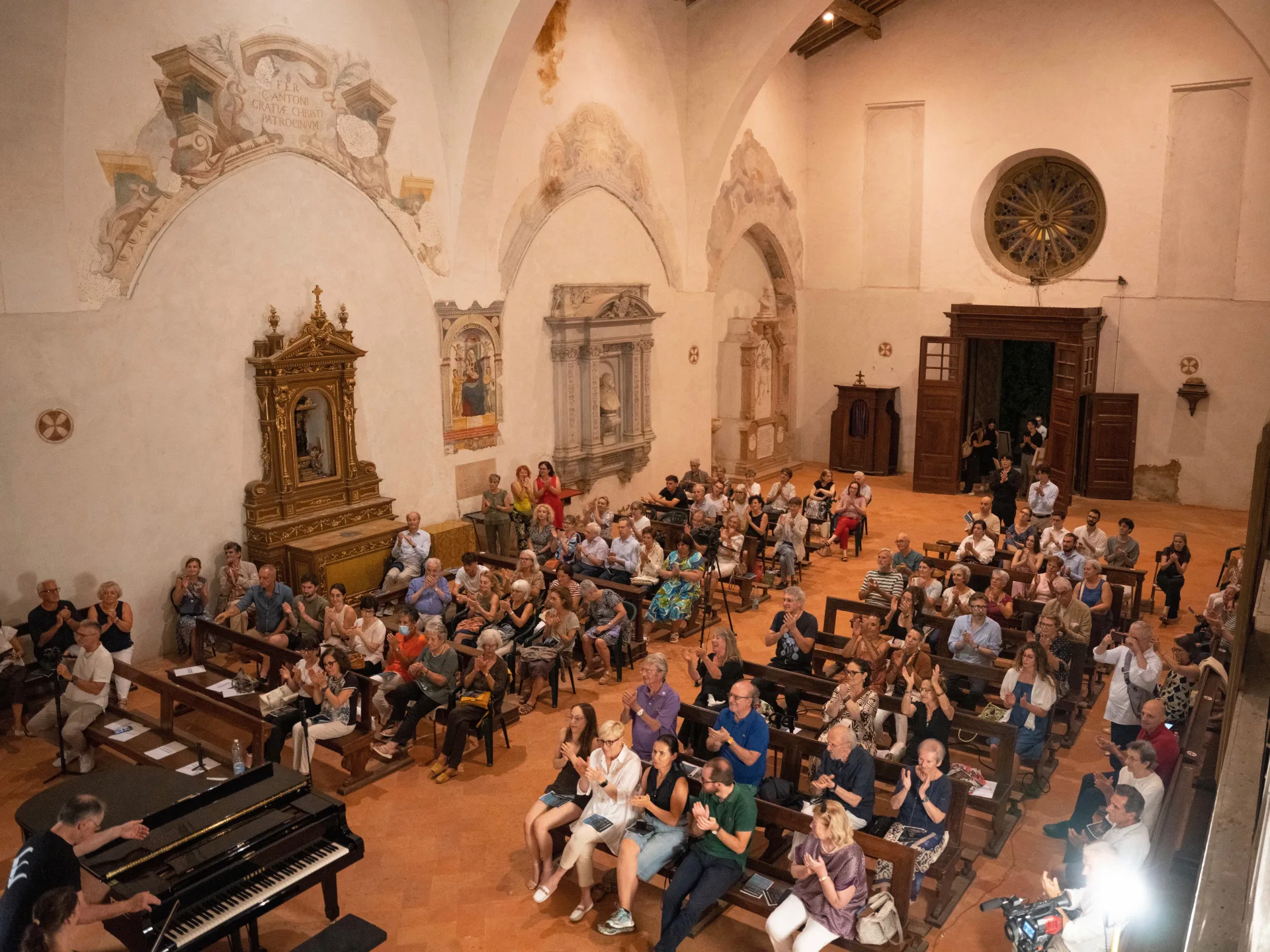 Mozart Piano Concerto K 467 with Geoffrey Simon and Festival String Orchestra