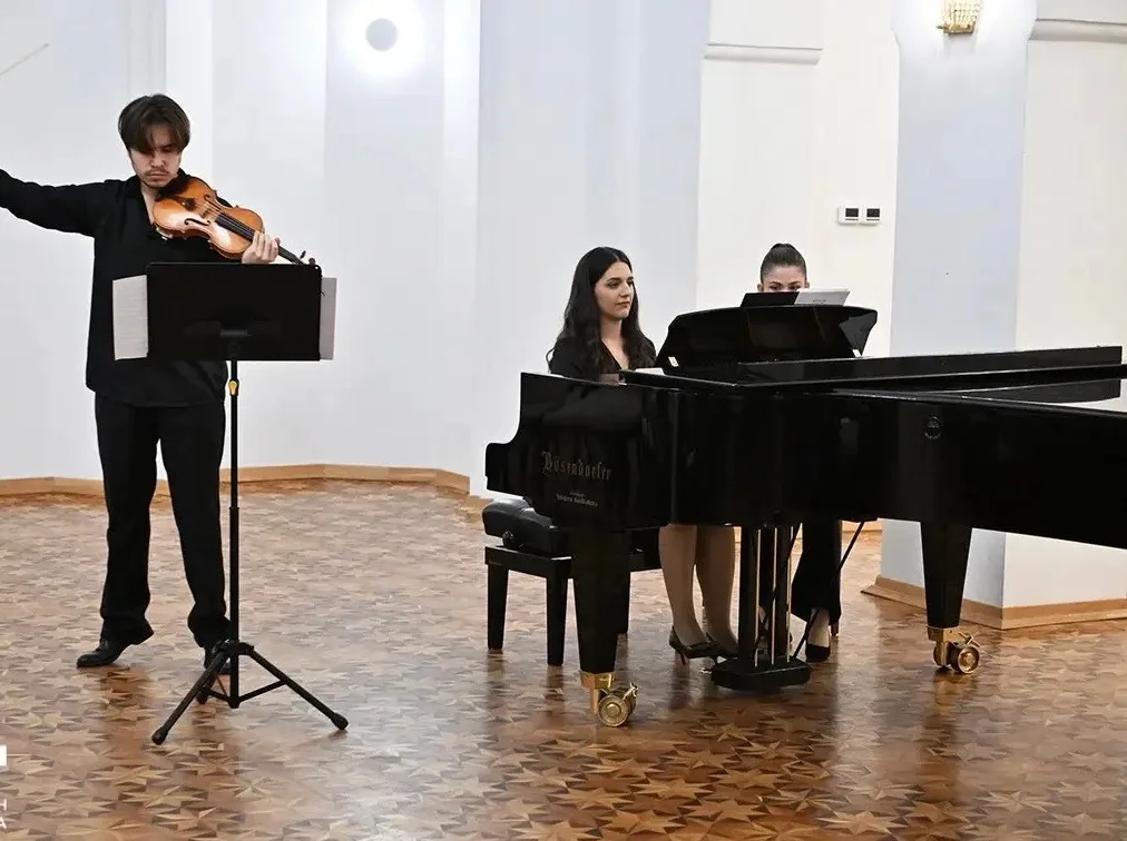 Piano performance still