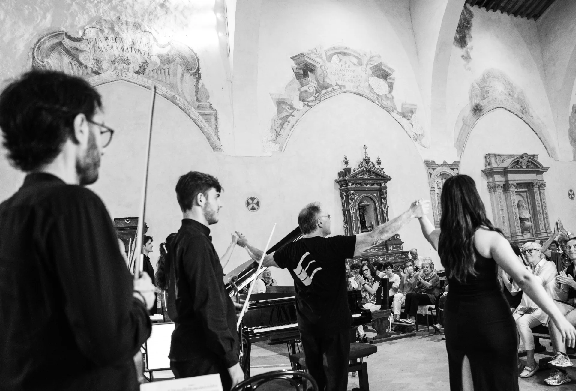 Mozart Piano Concerto K 467 with Geoffrey Simon and Festival String Orchestra